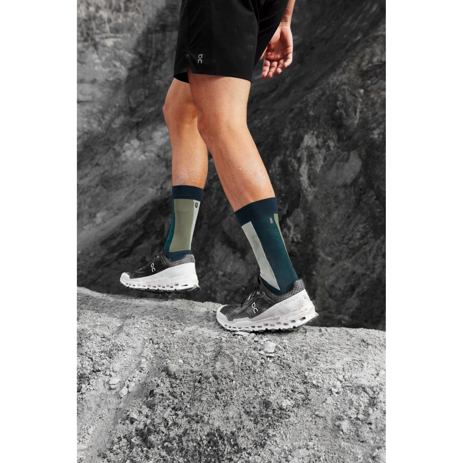 On Running On Cloudultra Trailrunning Shoe - Black & White 7 On Running On Cloudultra Trailrunning Shoe - Black & White - Image 7