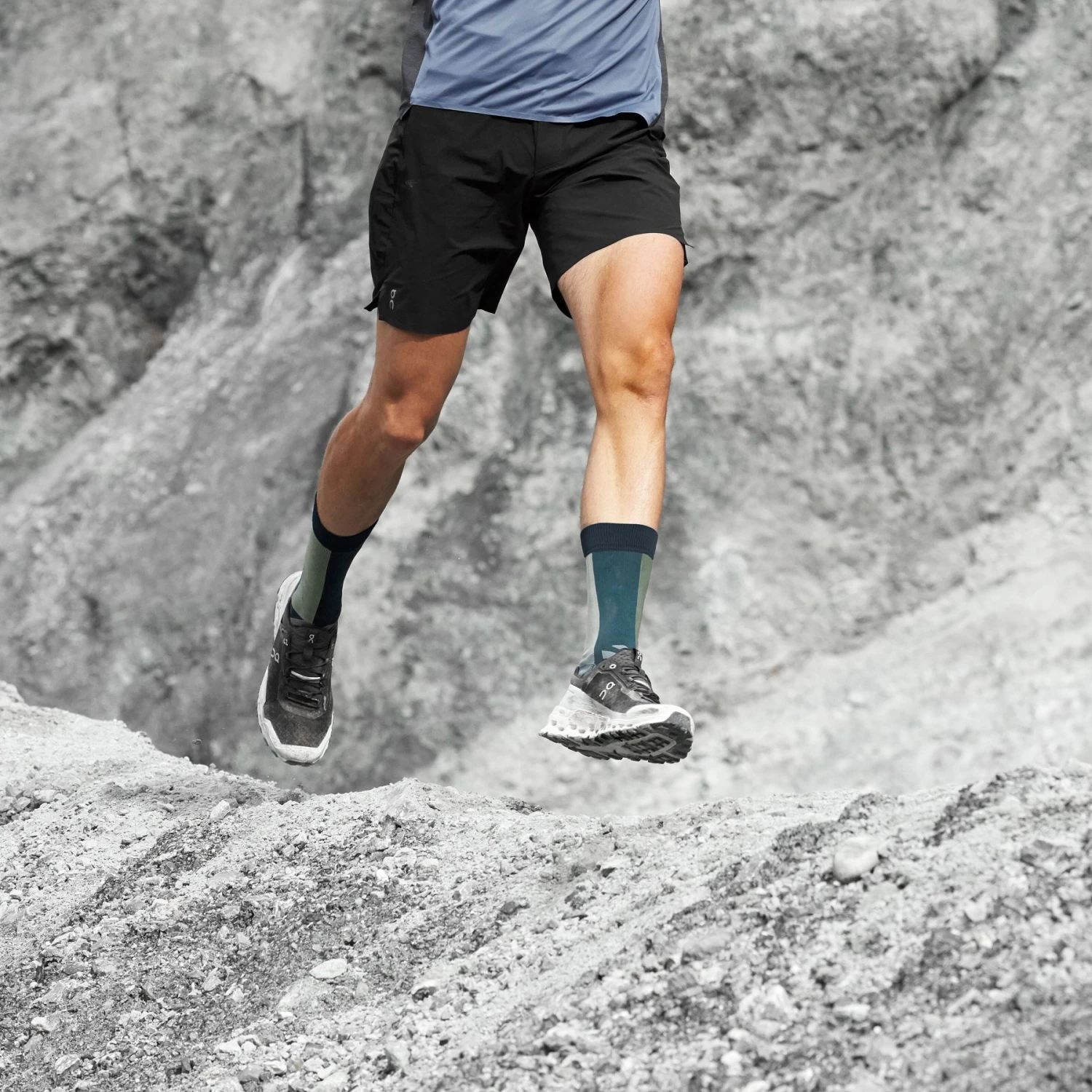 On Running On Cloudultra Trailrunning Shoe - Black & White 8 On Running On Cloudultra Trailrunning Shoe - Black & White - Image 8