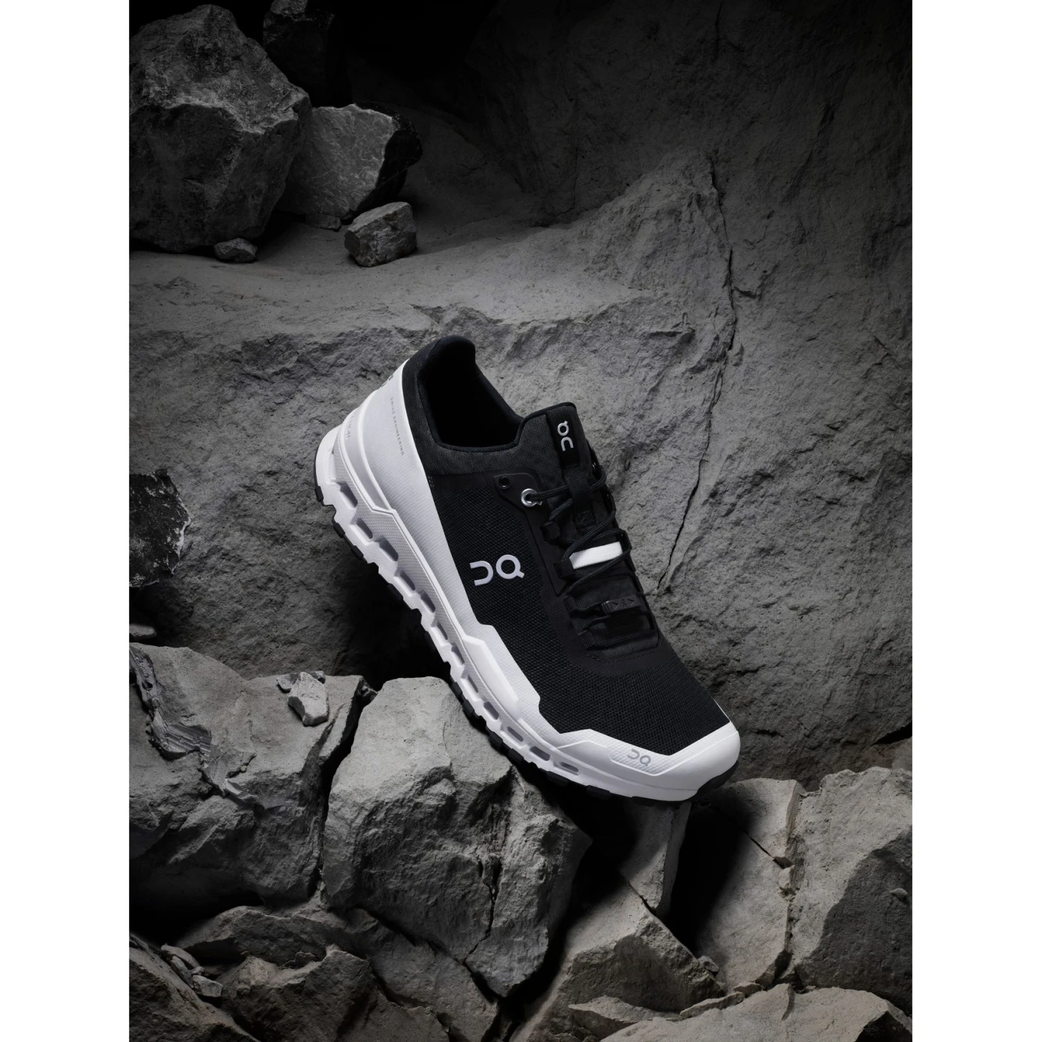 On Running On Cloudultra Women Trailrunning Shoe - Black & White 8 On Running On Cloudultra Women Trailrunning Shoe - Black & White - Image 8